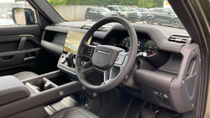 Land Rover Defender 3.0 D250 X-Dynamic HSE 110 5dr Auto Diesel Estate - Image 57